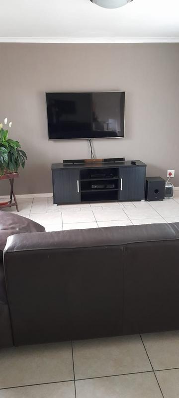To Let 3 Bedroom Property for Rent in Sunningdale Western Cape